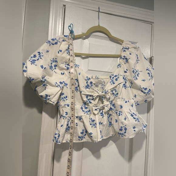 NWOT Band of the Free Size L Blue Floral Bows Cut Out Puff Peplum Crop Top - Picture 10 of 11
